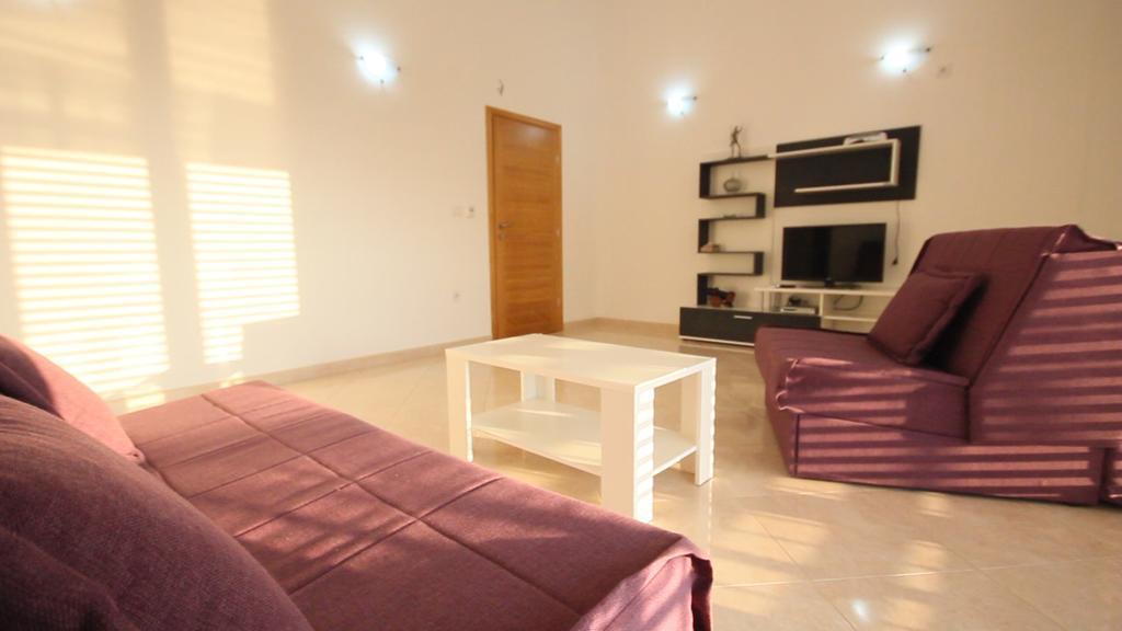 Apartments Percobic Sutomore Habitación foto