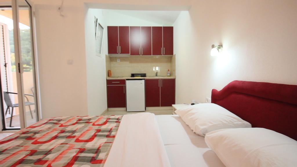 Apartments Percobic Sutomore Habitación foto