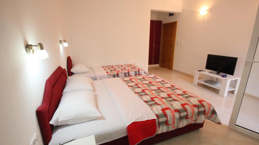 Apartments Percobic Sutomore Habitación foto