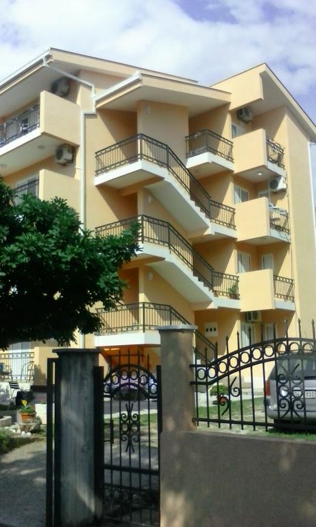 Apartments Percobic Sutomore Habitación foto